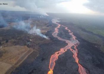 امریکی ریاست ہوائی میں لاوا کشتی کے اوپر گرنے سے 22 افراد شدید زخمی