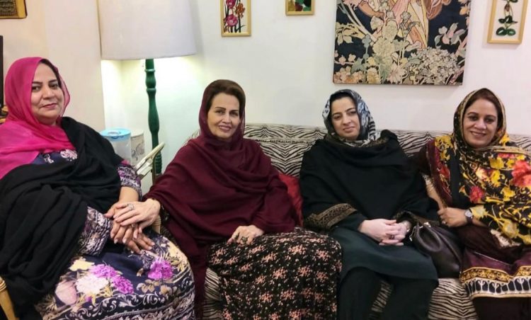 مسلم لیگ ق شعبہ خواتین کی صدر فرخ خان سے پنجاب کی صدر ختیجہ فاروقی کی ملاقات