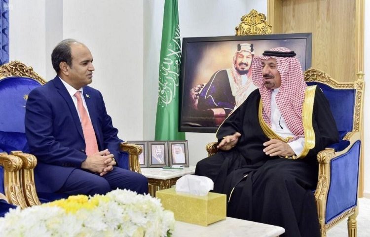 جدہ میں پاکستان کے قونصل جنرل خالد مجید نے نجران ریجن کے گورنر ، شہزادہ جلوي بن عبد العزیز بن مساعد سے نجران میں انکے دفتر میں ملاقات کی