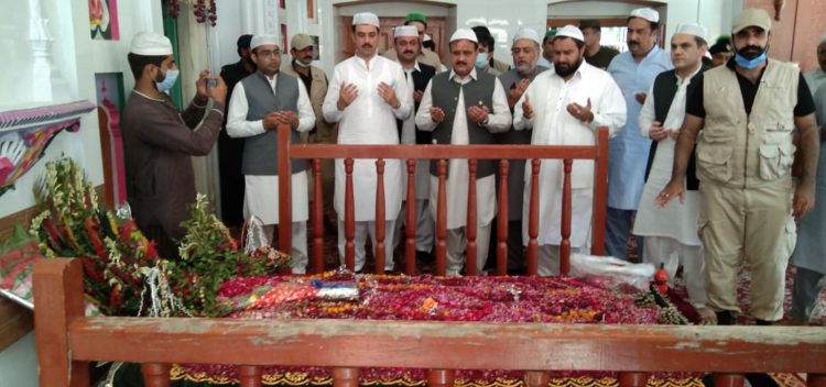 وزیر اعلی پنجاب سردار عثمان بزدار سرگودھاپہنچ گئے وزیراعلی عثمان بزدار کی دربار سیال شریف آمد  وزیراعلی عثمان بزدار پیر