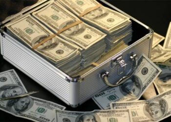 انٹر بینک مارکیٹ میں ڈالر مہنگا ہو گیا ، سٹاک مارکیٹ کی کیا صورتحال ہے ؟ جانئے