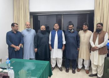 اسلام آباد  میں  وفاقی وزیر اطلاعات و نشریات  فواد احمد چوہدری نے آل کراچی ریسٹورنٹ ایسوسی ایشن کے رہنماؤں اسد حنیف, فیصْان راوت, عبدالصمدوسیم بلوانی اور سعید قریشی حنیفیہ سے ملاقات