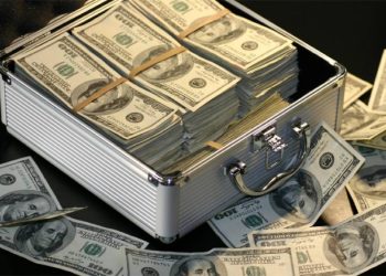 انٹر بینک مارکیٹ میں کاروبار کے اختتام پر ڈالر سستا ہو گیا