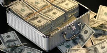 انٹر بینک مارکیٹ میں کاروبار کے اختتام پر ڈالر سستا ہو گیا