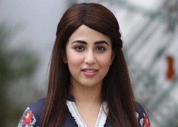 اداکارہ اشنا شاہ نے دلچسپ انداز میں اپنے منگیتر سے پیار کا اظہار کردیا