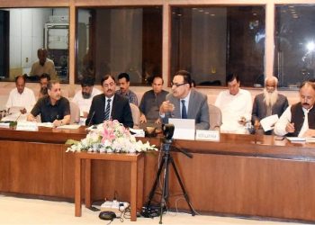 پی ٹی آئی دور میں 3ارب ڈالرز قرض لینے والوں کیخلاف نیب تحقیقات کرےگا