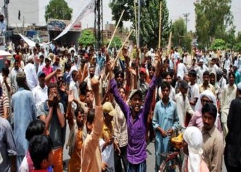 آزاد کشمیر میں شہریوں نےبجلی کے ہزاروں بل نذرآتش کردیئے