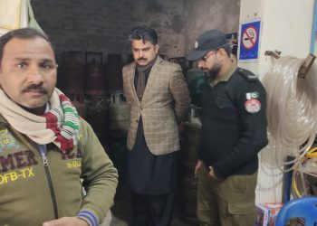 ڈائریکٹر محکمہ سول ڈیفنس پنجاب شاہدکیانی کی ہدایت پر ڈی سی بہاولنگر کی زیر نگرانی اسسٹنٹ کمشنر ہارون آ باد عامر محمود چوھدری کی ایل، پی، جی گیس سلنڈر  کی  بلیک میں فروخت  اور  غیرقانونی ری فلنگ پوائنٹس کے خلاف دبنگ کاروائیاں کیں۔