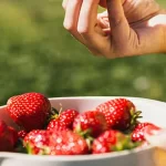 خوبصورت اور مزیدار اسٹرابیری کو کھانا کیوں ضروری ہے؟