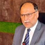 ملک میں انتشار اور آپس کی لڑائیوں سے پرہیز کریں، کیوں کہ اس سے عوام کو نقصان ہوگئے۔احسن اقبال