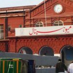 لاہور: میو ہسپتال میں انجیکشن کے ری ایکشن سے مریضہ جان بحق، 15 مریض متاثر۔