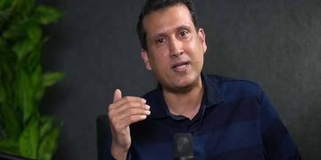 سینئرصحافی اطہر کاظمی نے پاکستان سے پیسے واپس مانگنے پر یواے ای پرچڑھائی کرنے والے صحافیوں کو آڑے ہاتھوں لے لیا