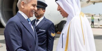 وزیرِ اعظم پاکستان کا دورہءِ قطر، قطر کی حدود میں داخل ہوتے ہی قطری فضائیہ کے لڑاکا طیاروں کا استقبال