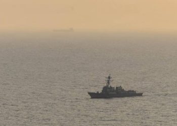 ٹرمپ کی بحری ناکہ بندی collapse کرگئی، ایران کے 34 آئل ٹینکر امریکی بحریہ سے بچ کر گزر گئے، ڈیلی میل کا دعویٰ