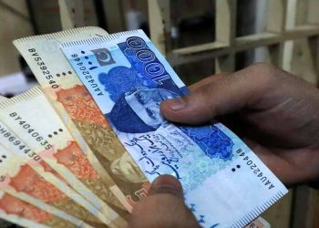 حکومتی اداروں کے 70 بینک اکاؤنٹس بند، 300 ارب روپے قومی خزانے میں منتقل کرنے کا فیصلہ